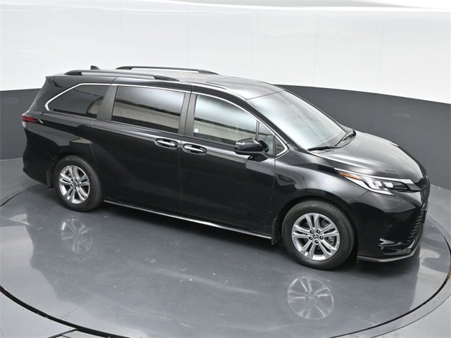 Used 2022 Toyota Sienna XSE image 47