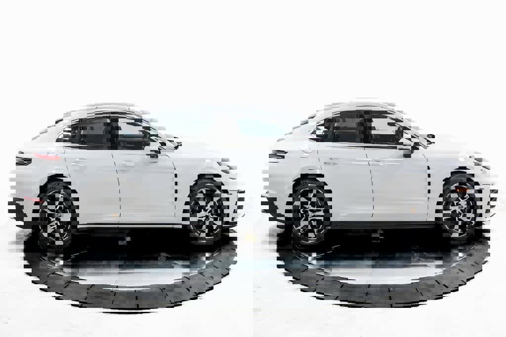 New 2025 Porsche Panamera 4 image 8