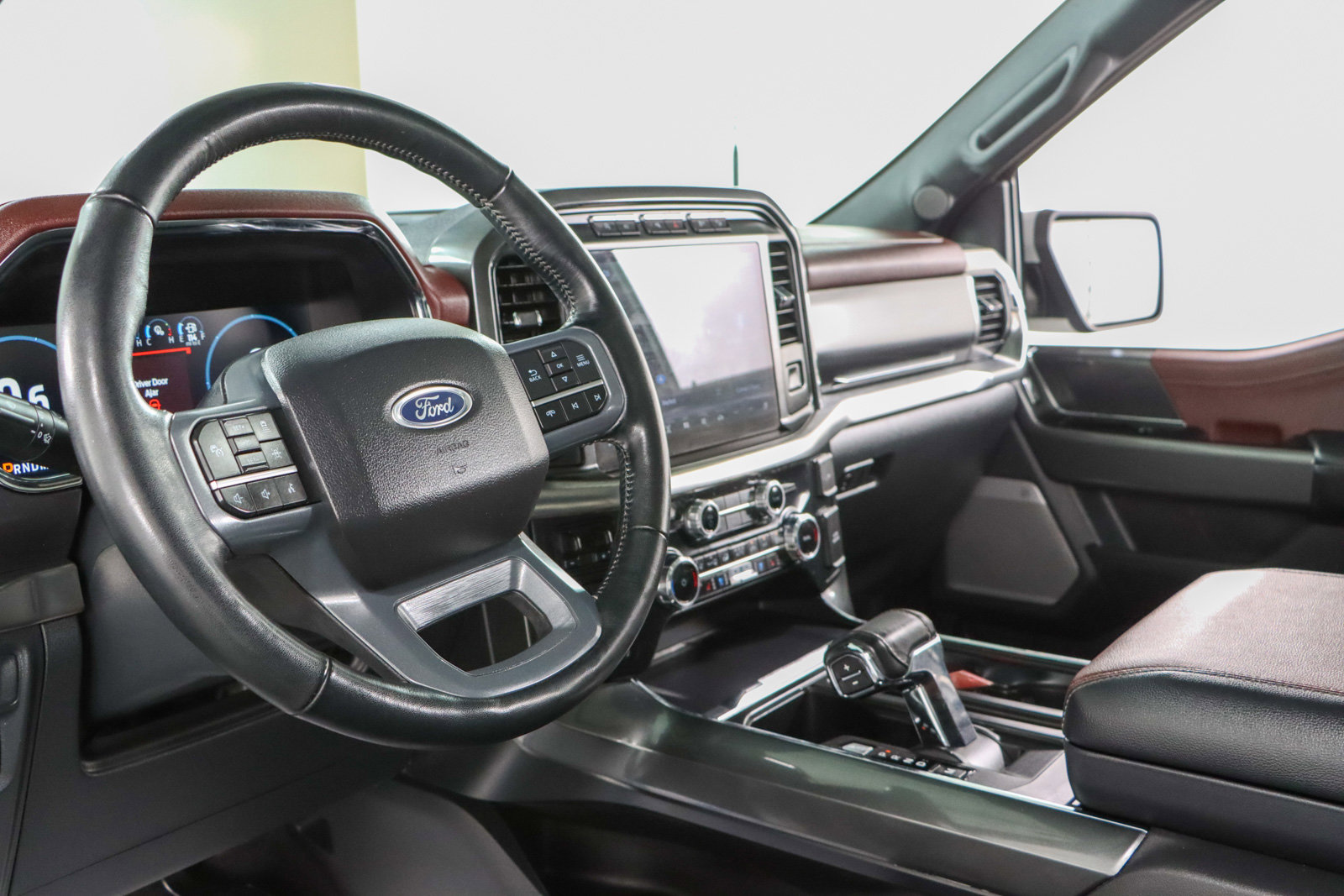 Used 2023 Ford F150 Lariat w/ Equipment Group 502A High image 26