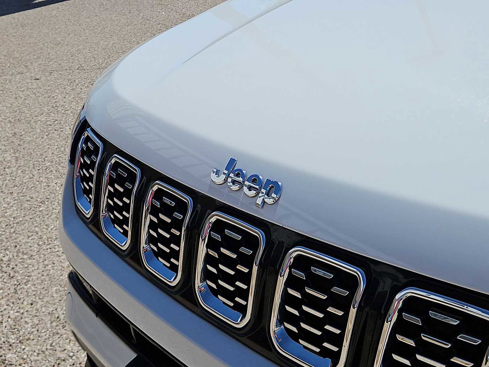 Used 2025 Jeep Compass Limited AWD/4WD image 13
