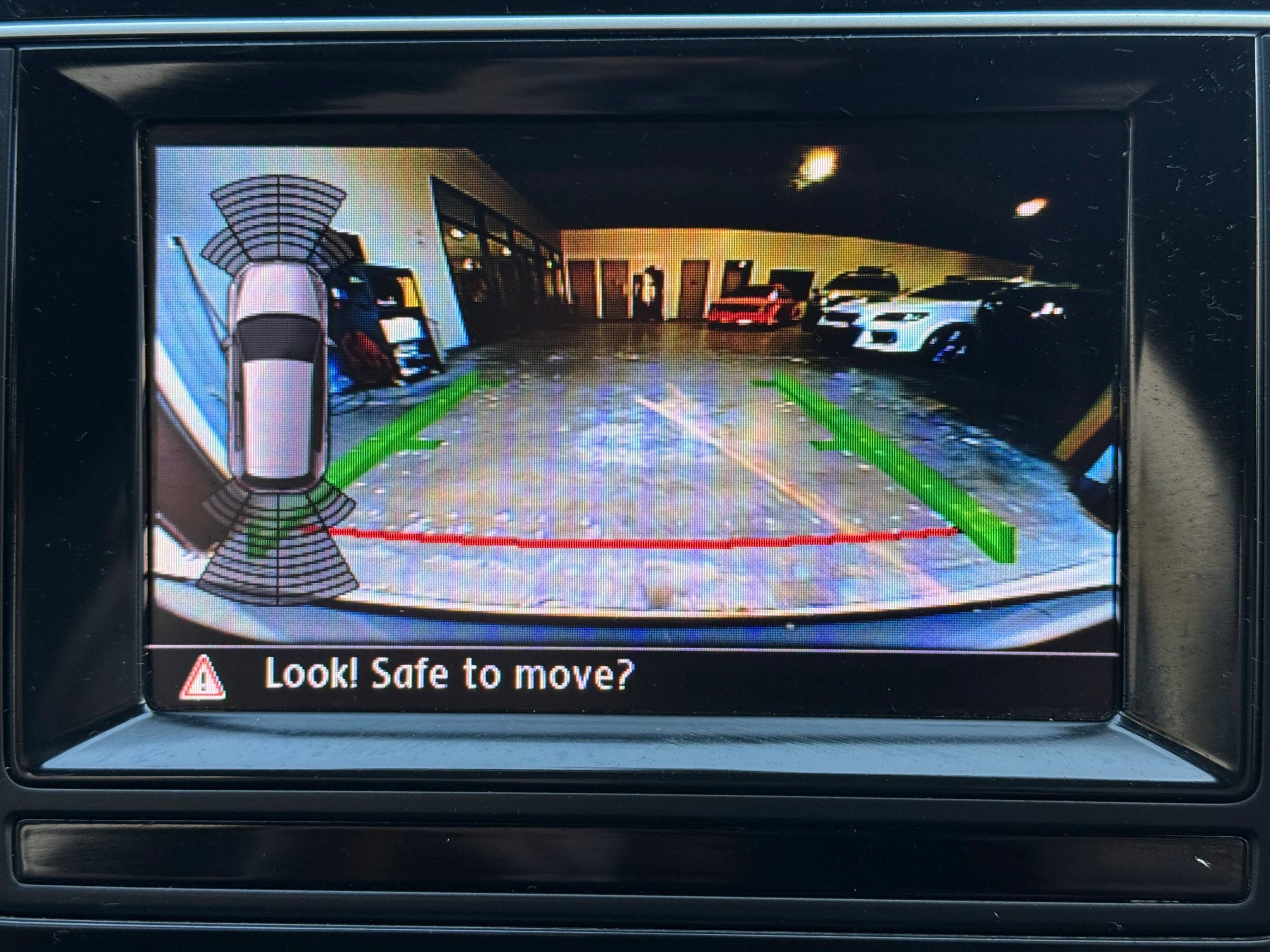 Used 2015 Volkswagen Golf R 4-Door image 22