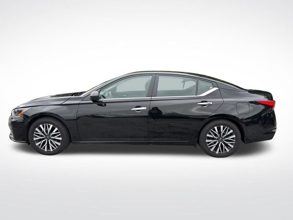 Used 2025 Nissan Altima 2.5 SV FWD image 13