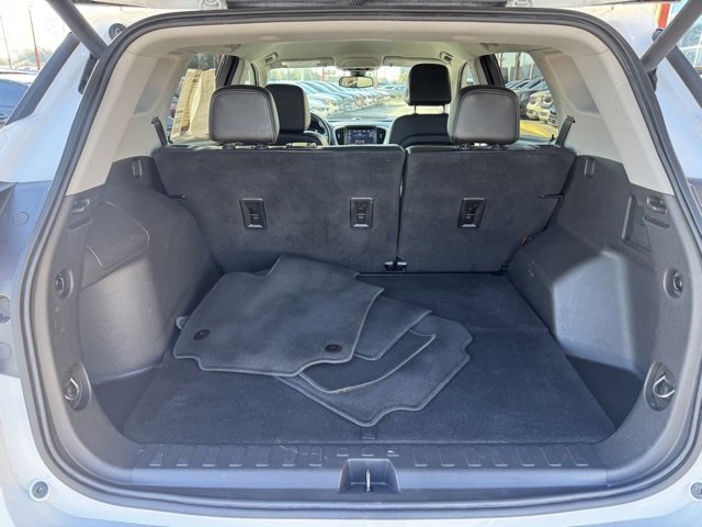 Used 2024 GMC Terrain SLT image 11