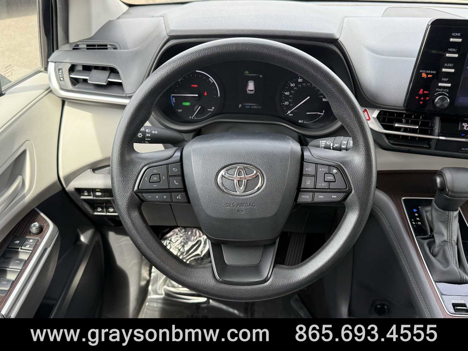 Used 2024 Toyota Sienna LE FWD image 21