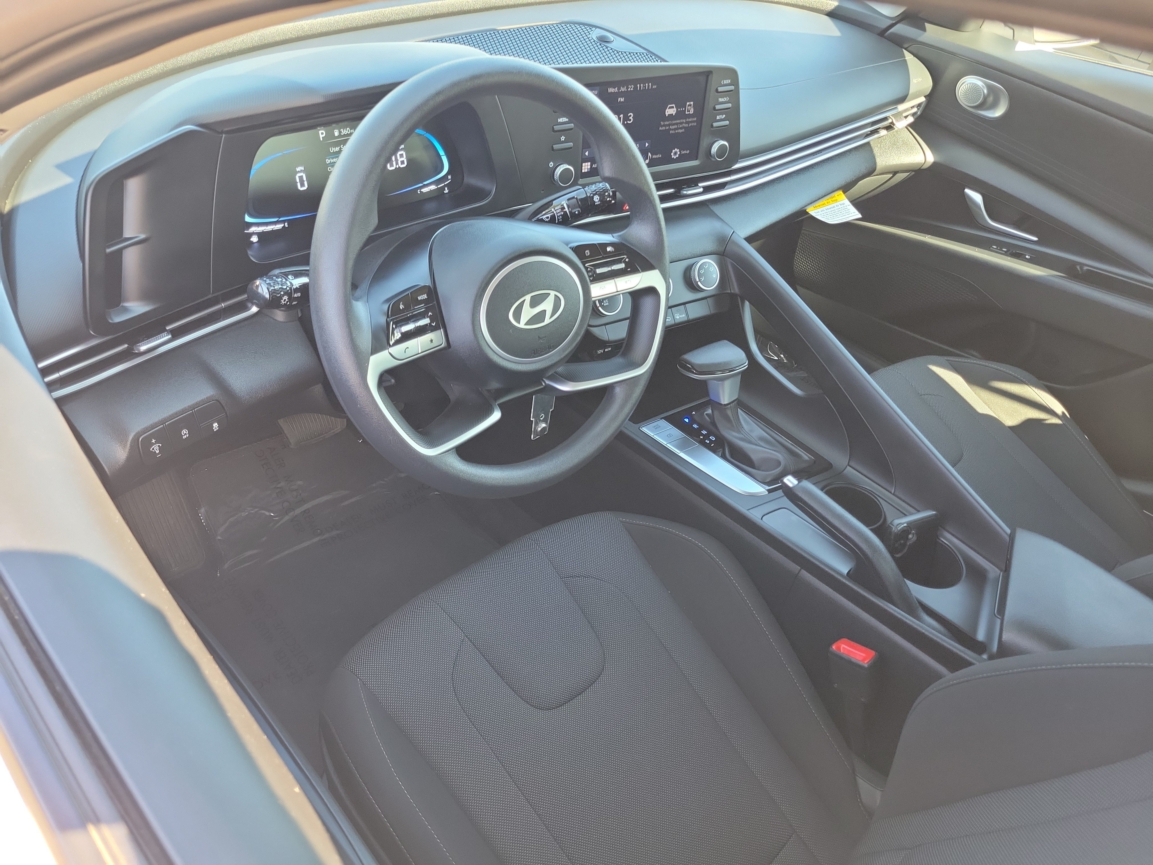 Certified 2025 Hyundai Elantra SE FWD image 6