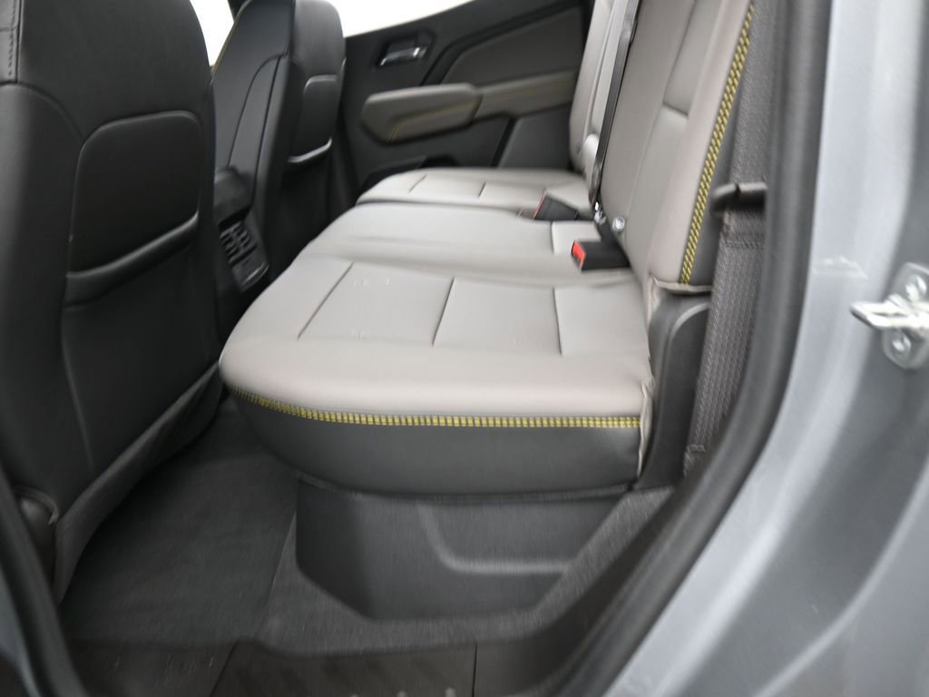 Used 2025 Chevrolet Colorado ZR2 w/ Technology Package AWD/4WD image 40