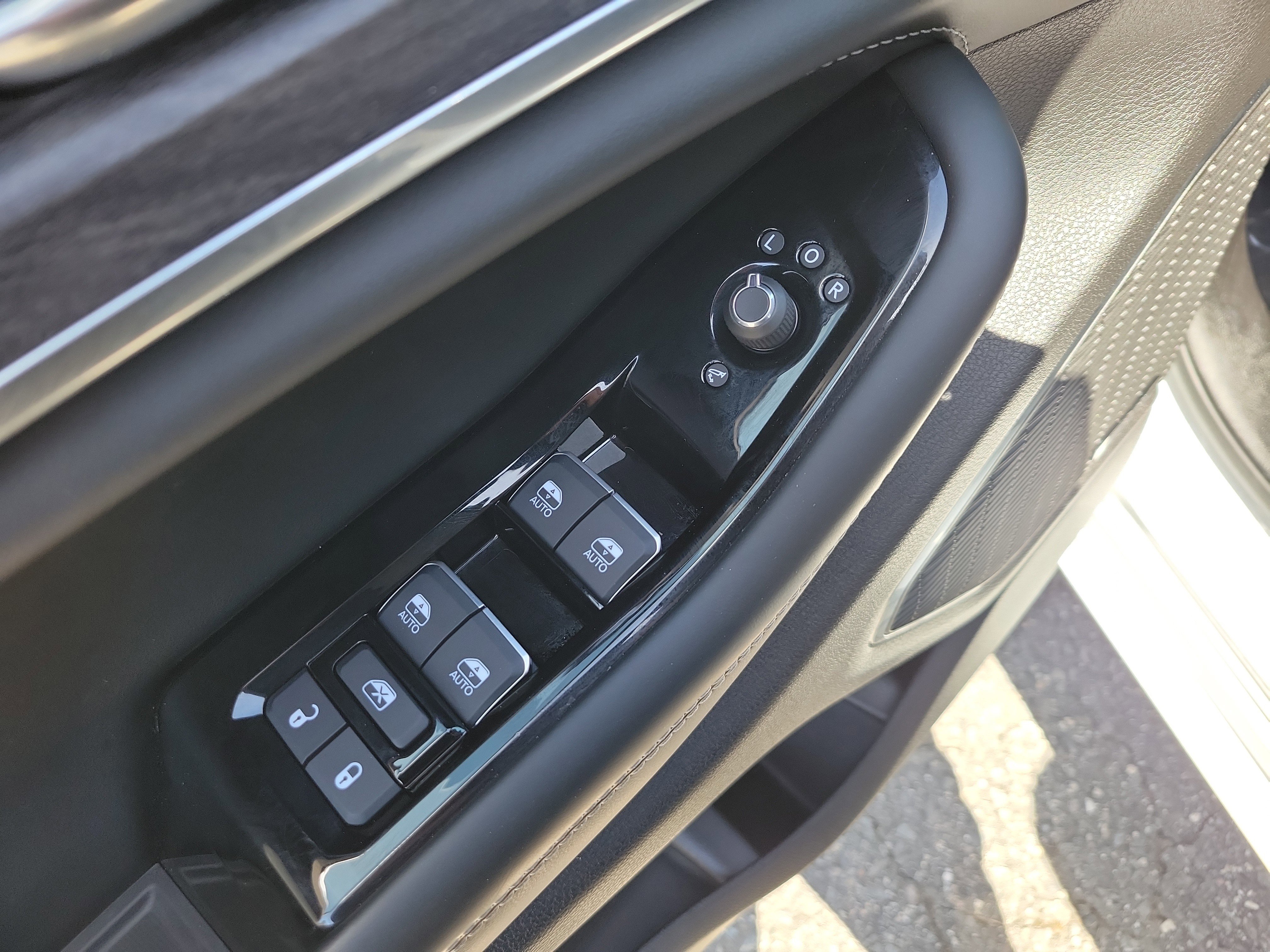 Used 2025 Jeep Grand Cherokee Overland w/ Adv Protech Group III AWD/4WD image 20