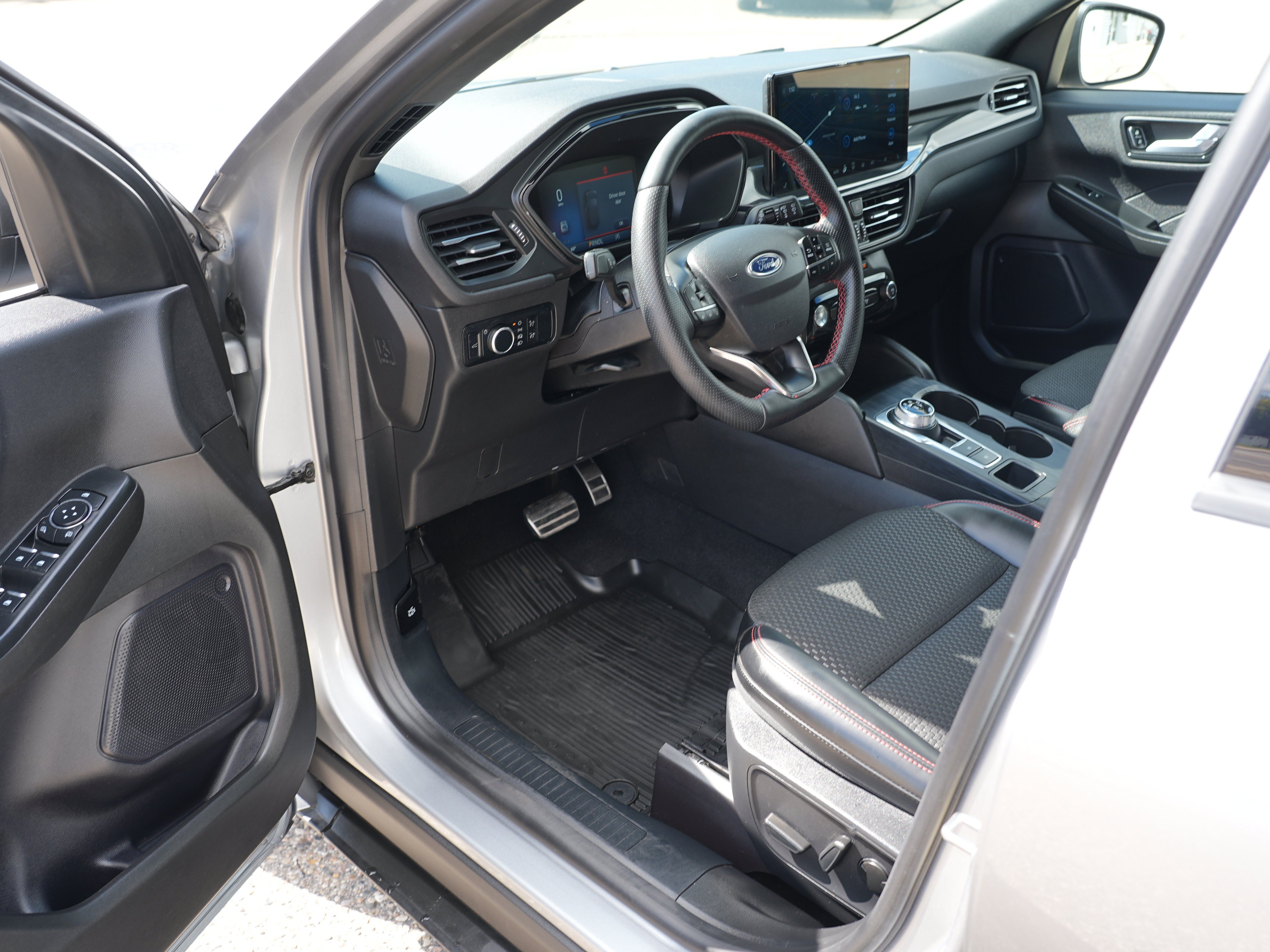 Used 2024 Ford Escape ST-Line w/ Tech Pack #1 AWD/4WD image 15