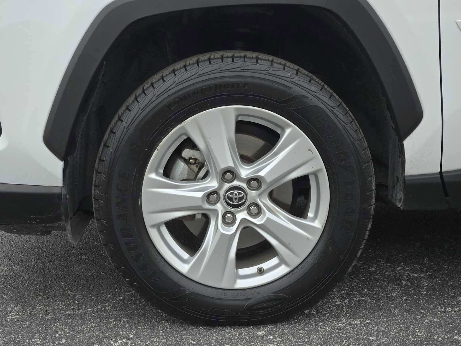 Used 2020 Toyota RAV4 LE image 13