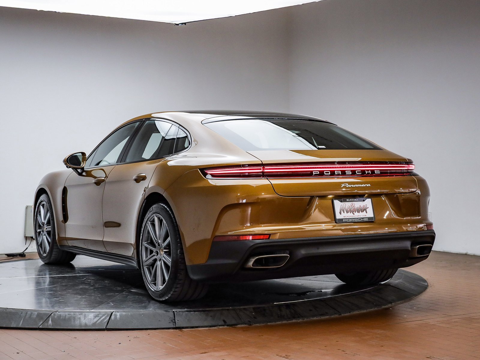 Certified 2025 Porsche Panamera image 8