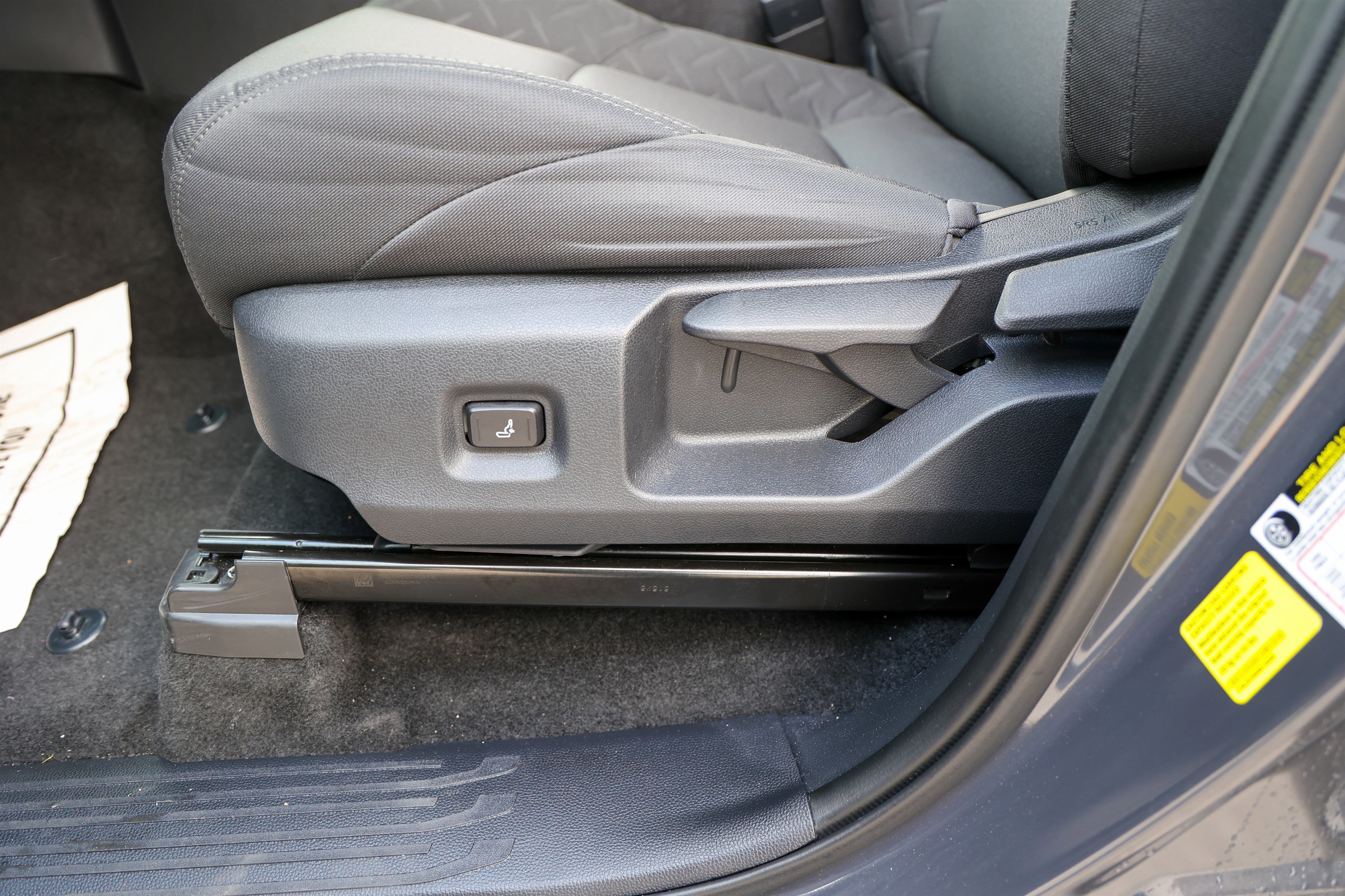 Certified 2025 Toyota Tacoma SR5 w/ SR5 Upgrade Package AWD/4WD image 32