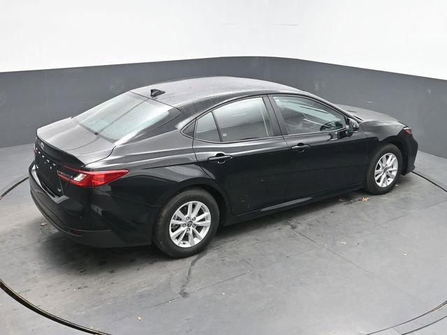 Used 2025 Toyota Camry LE image 30