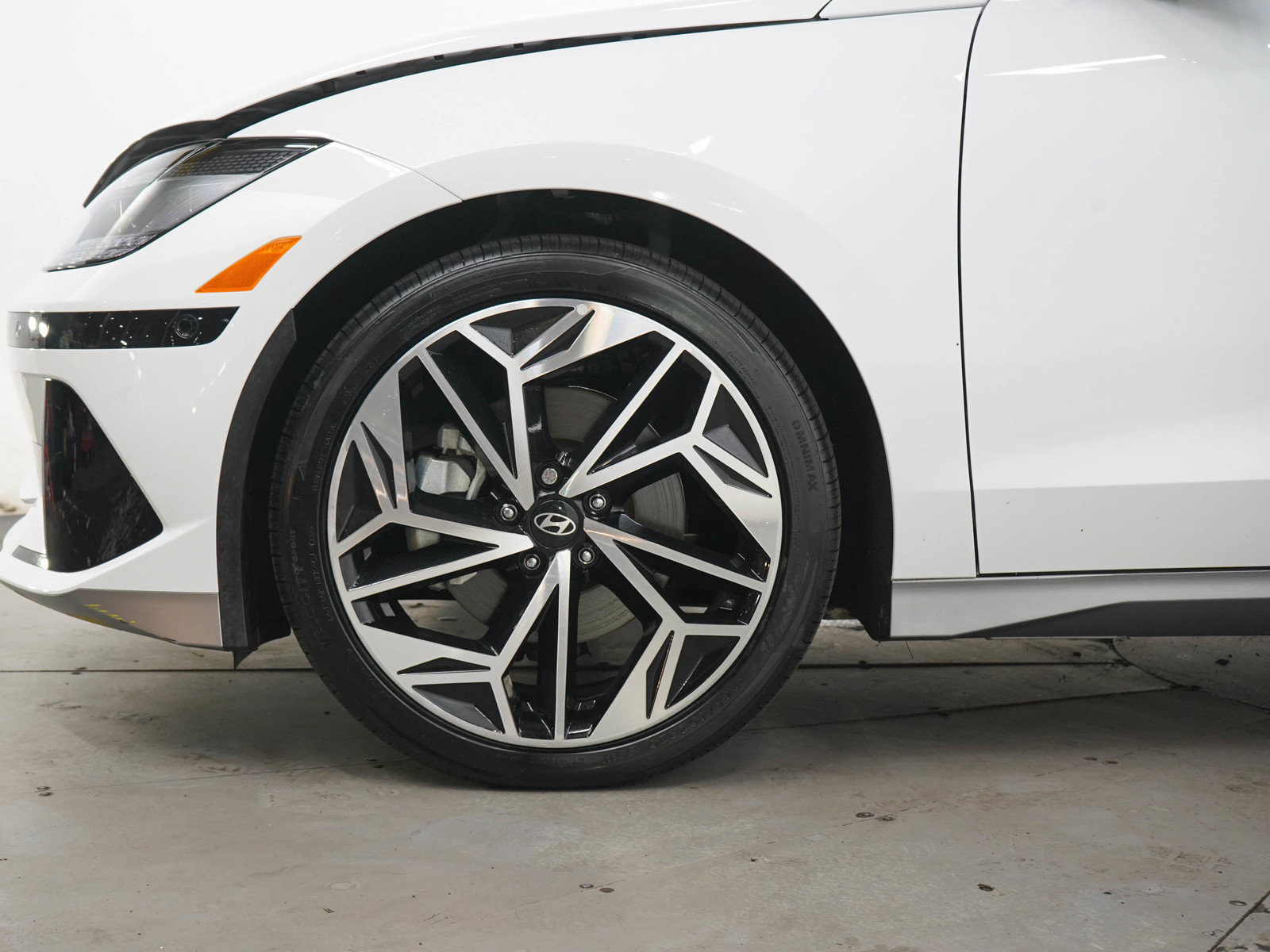 Used 2024 Hyundai Ioniq 6 Limited AWD/4WD image 29