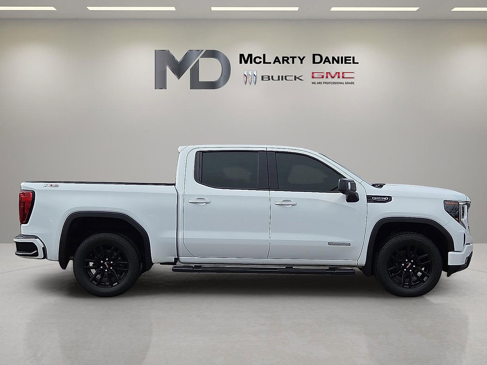 Certified 2024 GMC Sierra 1500 Elevation w/ Elevation Premium Package image 6