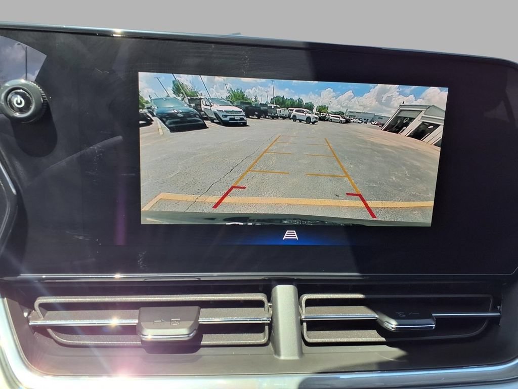 Used 2025 Chevrolet Trax LT FWD image 6