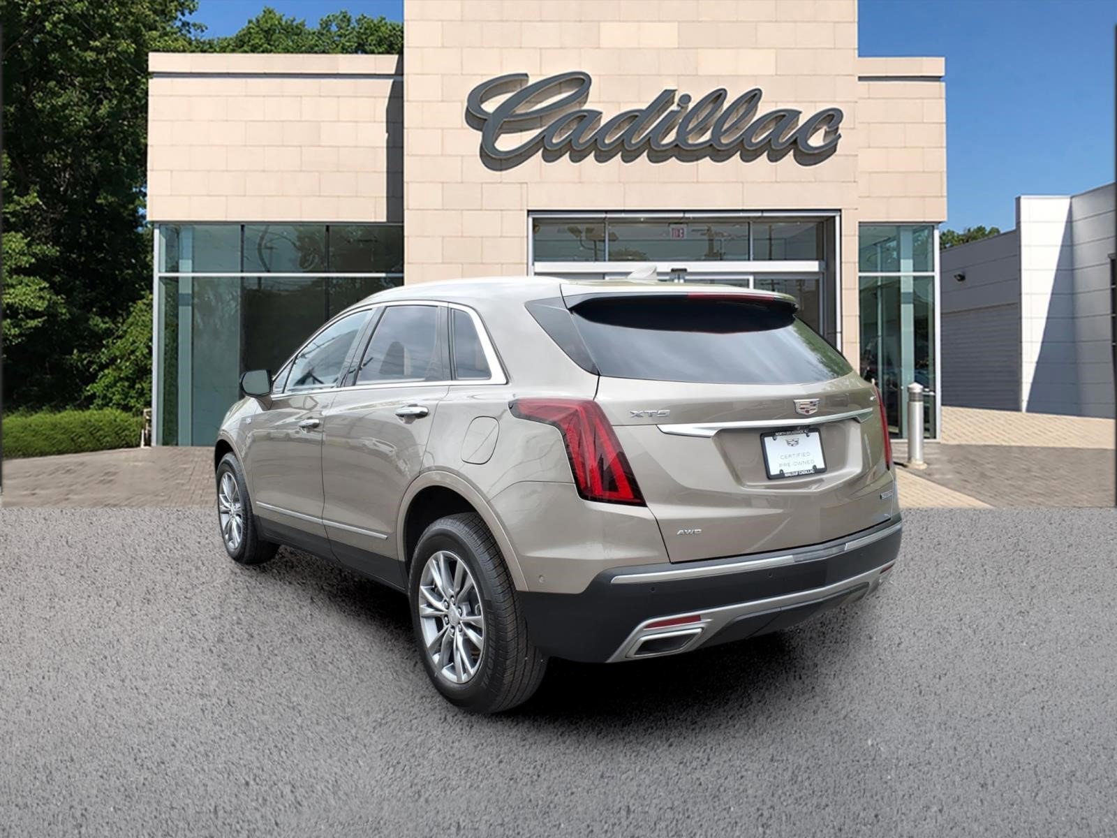 Certified 2023 Cadillac XT5 Premium Luxury w/ Technology Package AWD/4WD image 3
