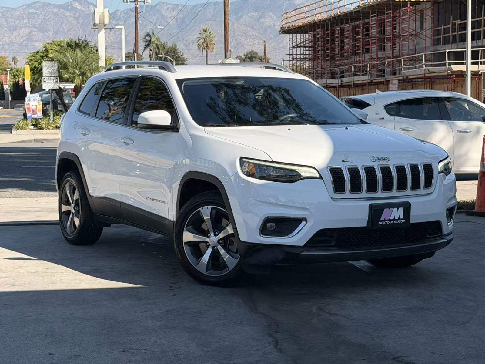 Used 2019 Jeep Cherokee Limited FWD image 4