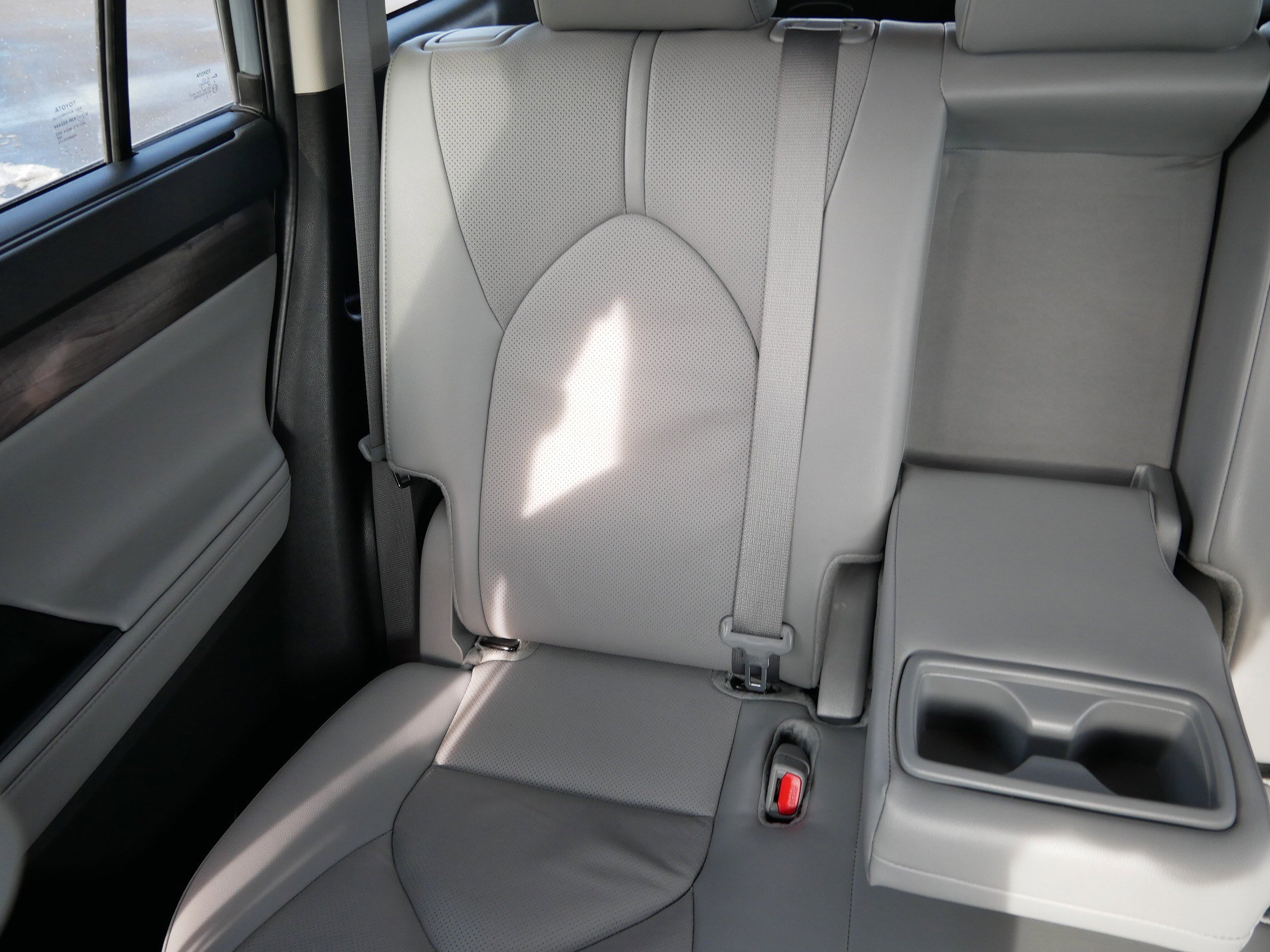 Used 2024 Toyota Highlander Limited image 12