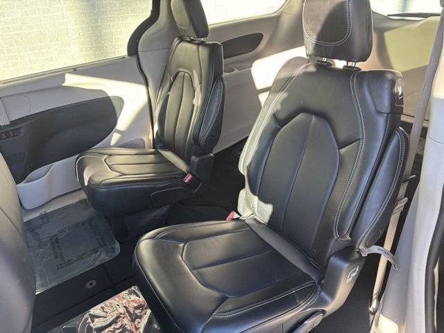 Used 2024 Chrysler Pacifica Touring-L image 24