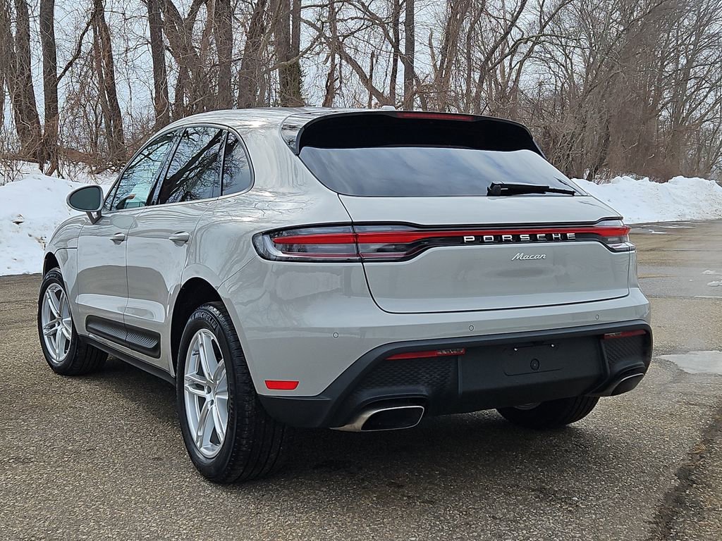 Certified 2025 Porsche Macan image 3