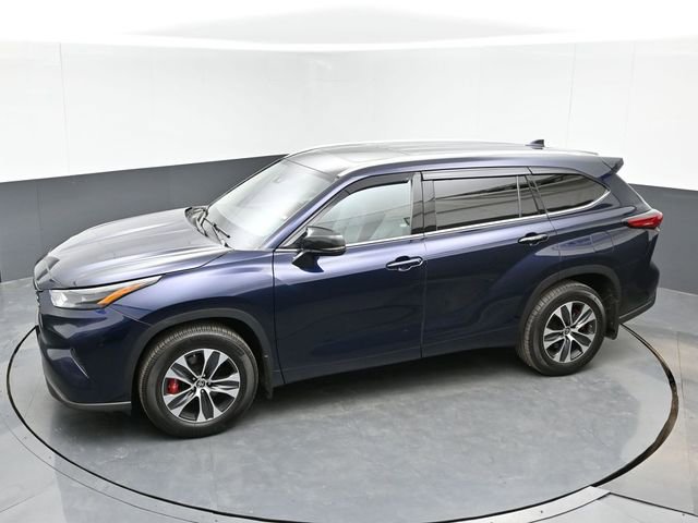 Used 2022 Toyota Highlander XLE image 1