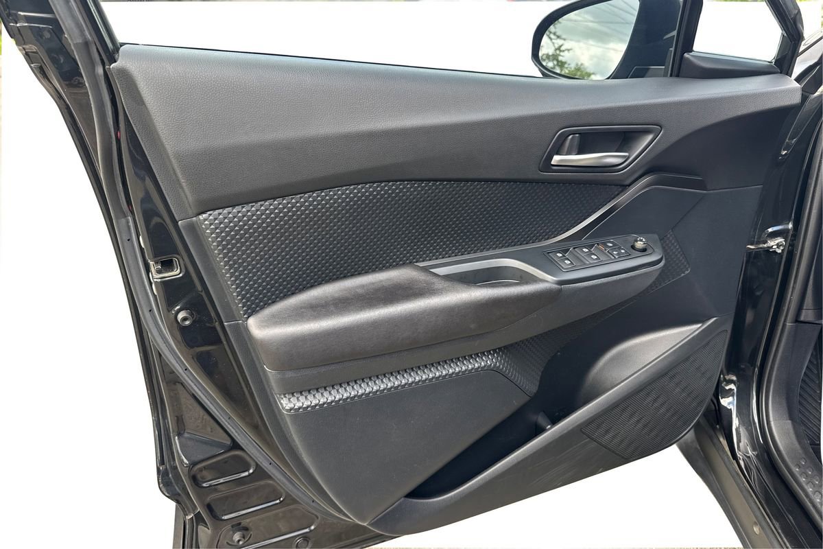 Used 2018 Toyota C-HR XLE FWD image 18