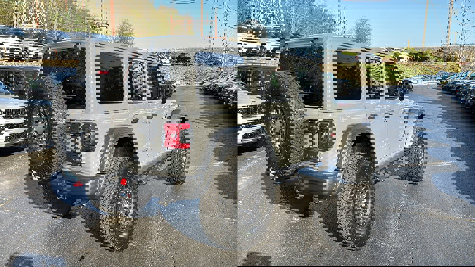 Certified 2022 Jeep Wrangler Unlimited Rubicon w/ Xtreme Recon 35" Tire Package AWD/4WD image 7