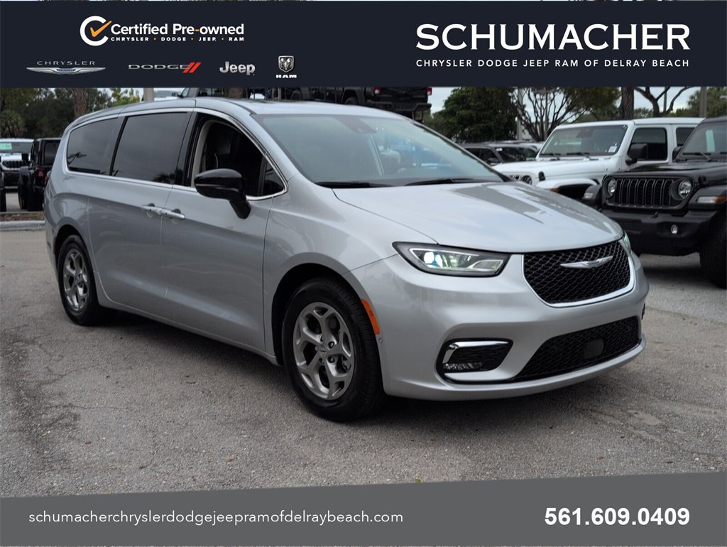 Certified 2024 Chrysler Pacifica Limited w/ Trailer Tow Group