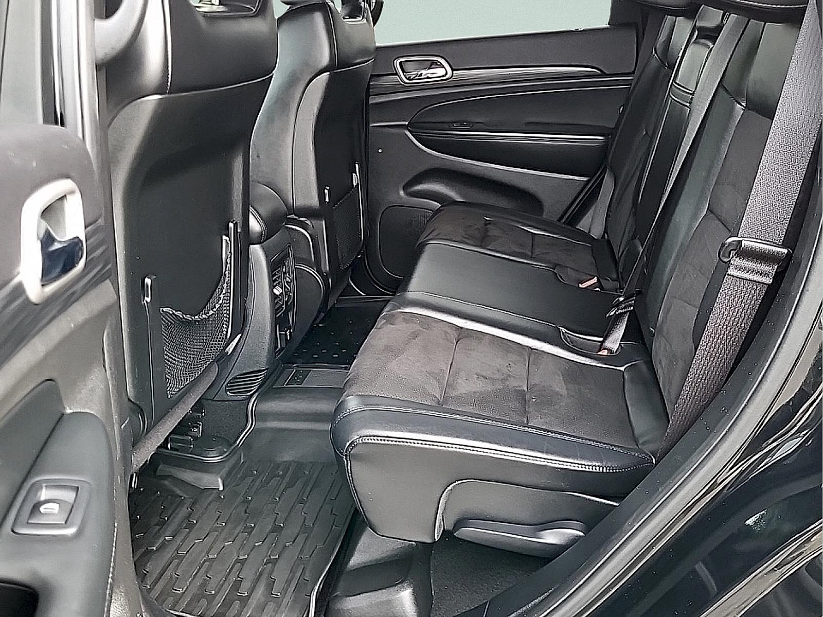 Used 2019 Jeep Grand Cherokee Altitude AWD/4WD image 12