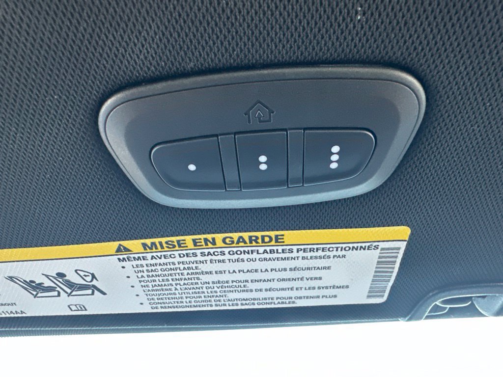 Used 2025 Chrysler Pacifica Limited FWD image 47