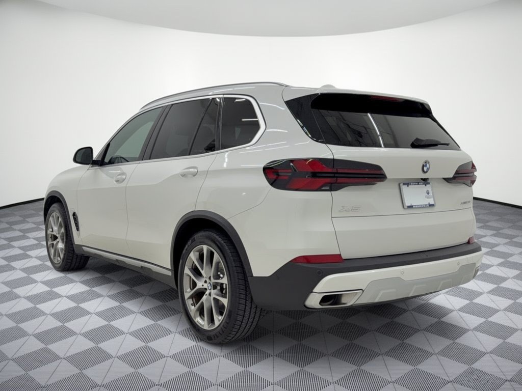 Used 2024 BMW X5 xDrive40i w/ Parking Assistance Package AWD/4WD image 3