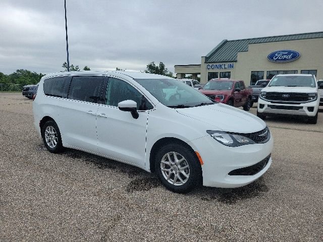 Used 2023 Chrysler Voyager LX FWD image 21