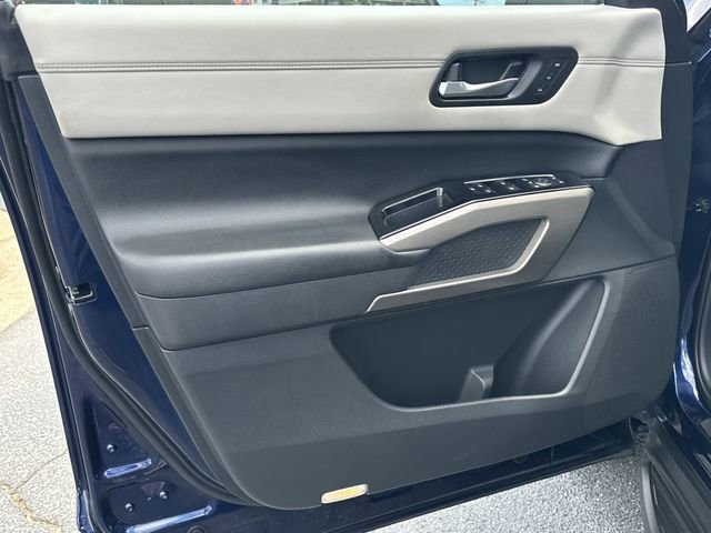 Used 2022 Nissan Pathfinder Platinum w/ Lighting Package (N93) image 3