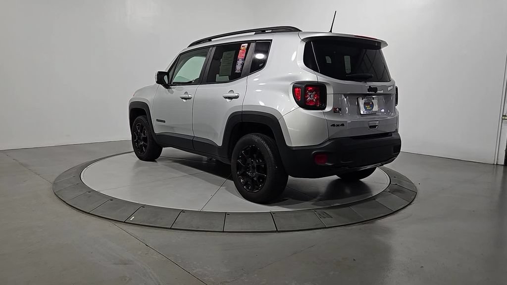 Used 2019 Jeep Renegade Altitude w/ UConnect 8.4 Nav Group AWD/4WD image 3