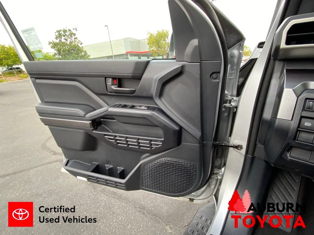 Certified 2025 Toyota 4Runner SR5 AWD/4WD image 35