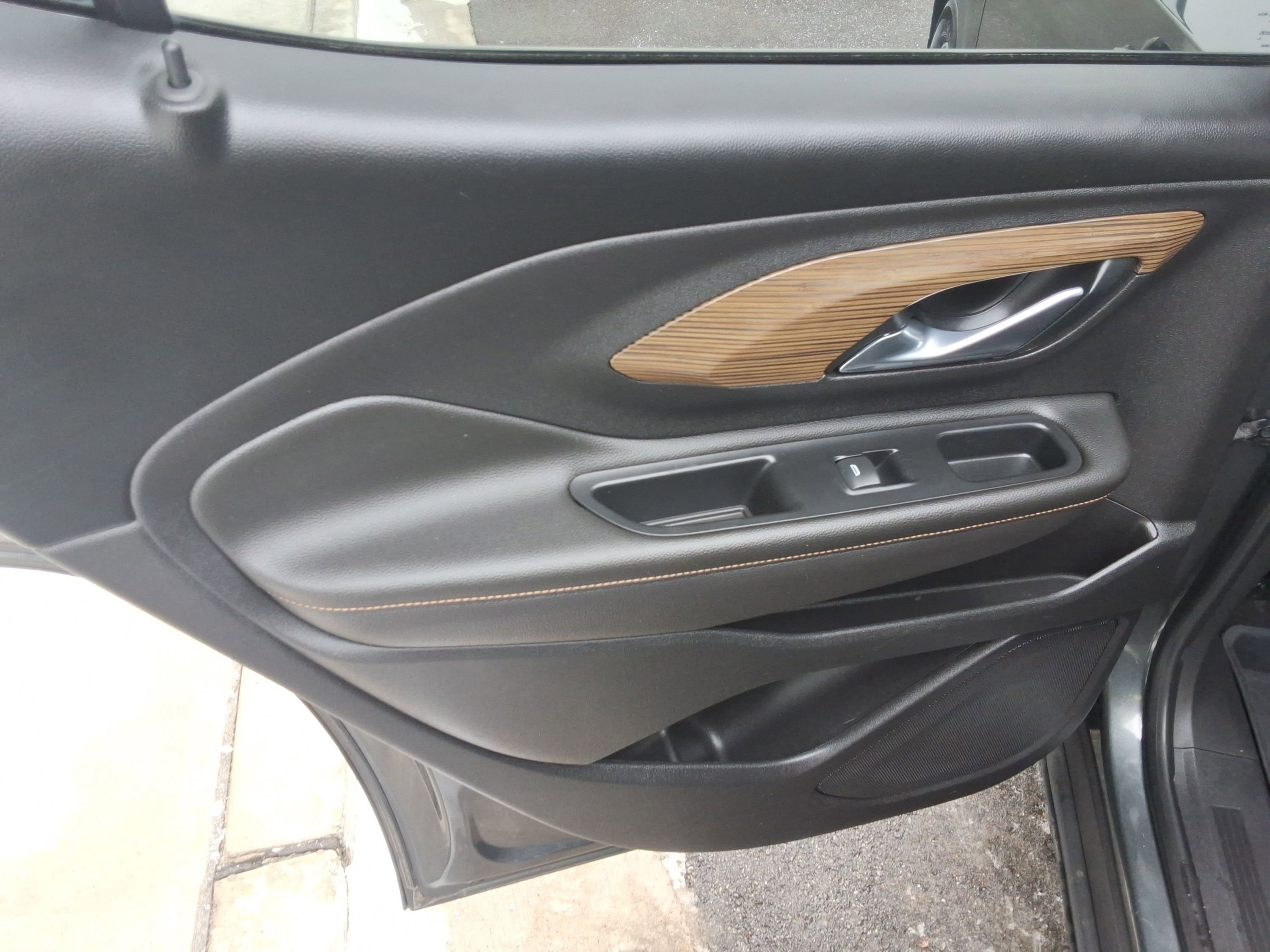 Used 2021 GMC Terrain SLE w/ Driver Convenience Package image 22