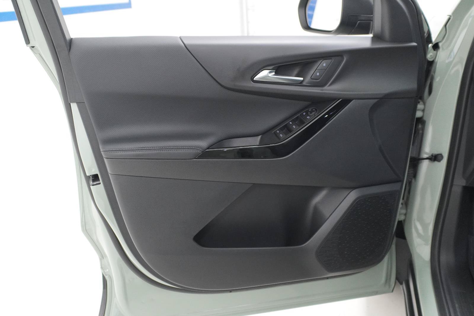 Used 2026 Chevrolet Equinox LT w/ Midnight Edition FWD image 18