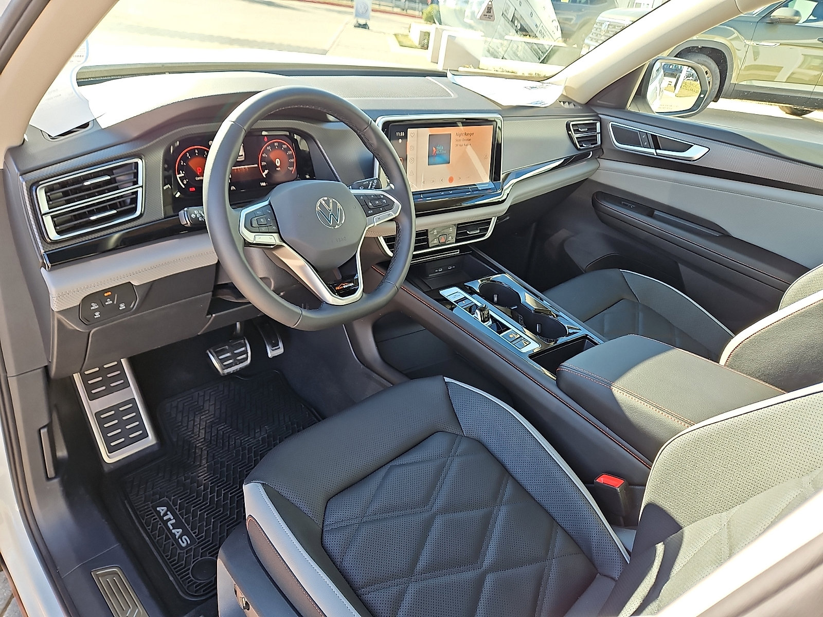 New 2026 Volkswagen Atlas Peak Edition image 13