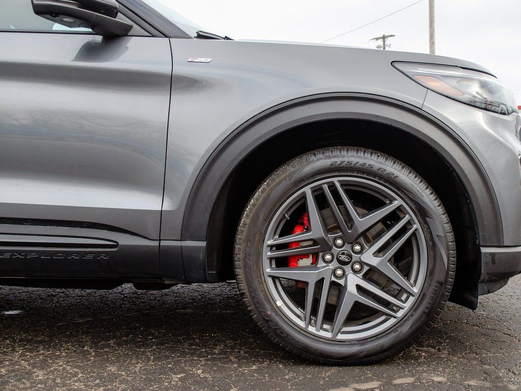 Used 2025 Ford Explorer ST-Line w/ ST-Line Street Pack image 4
