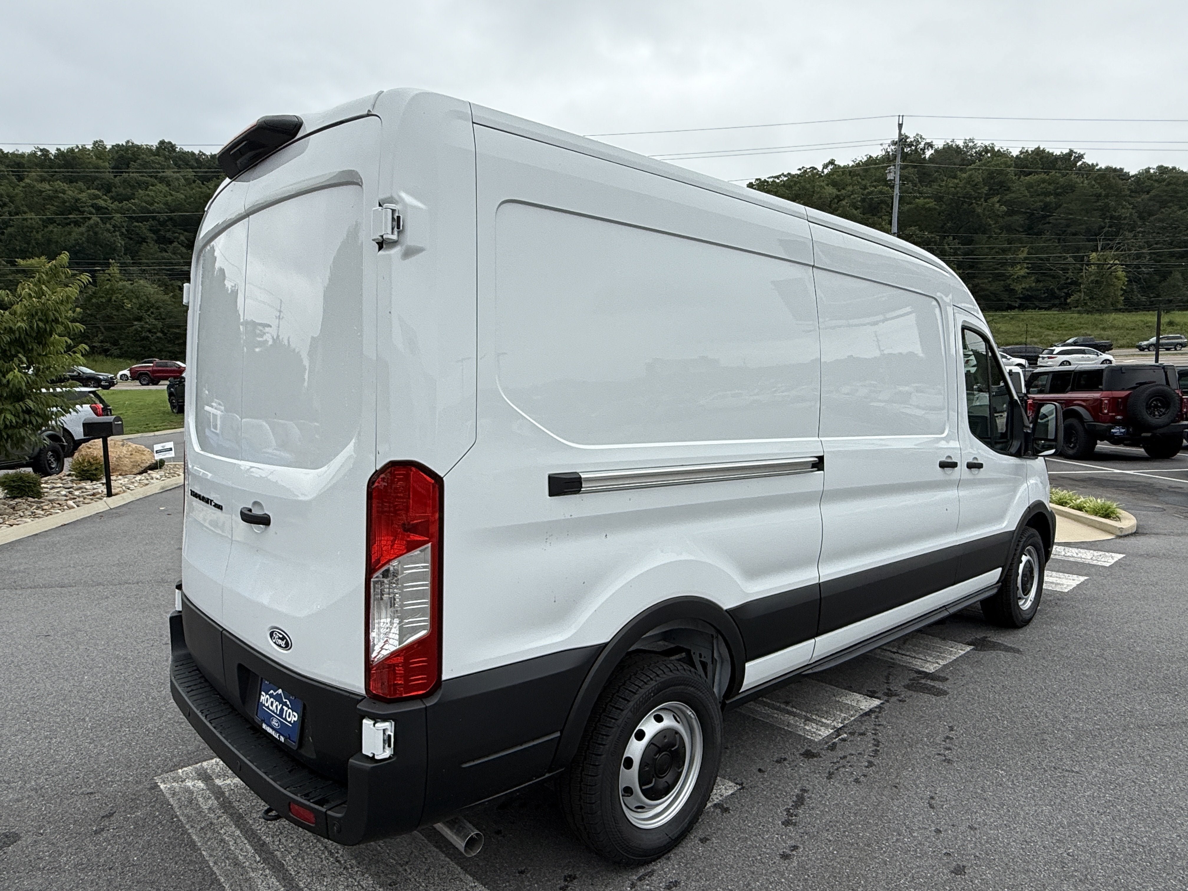 New 2026 Ford Transit 250 148 Medium Roof w/ Load Area Protection Package RWD image 5
