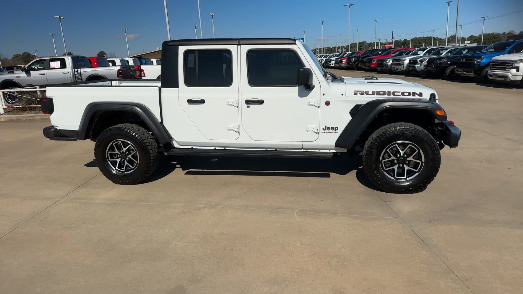 Used 2024 Jeep Gladiator Rubicon AWD/4WD image 2