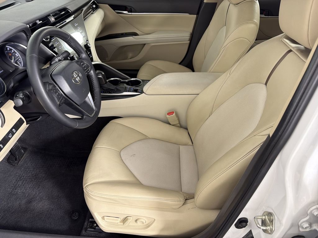 Used 2020 Toyota Camry XLE image 7