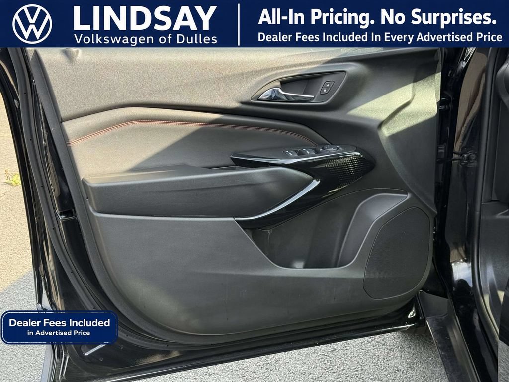 Used 2025 Chevrolet Trax RS w/ Sunroof Package FWD image 9