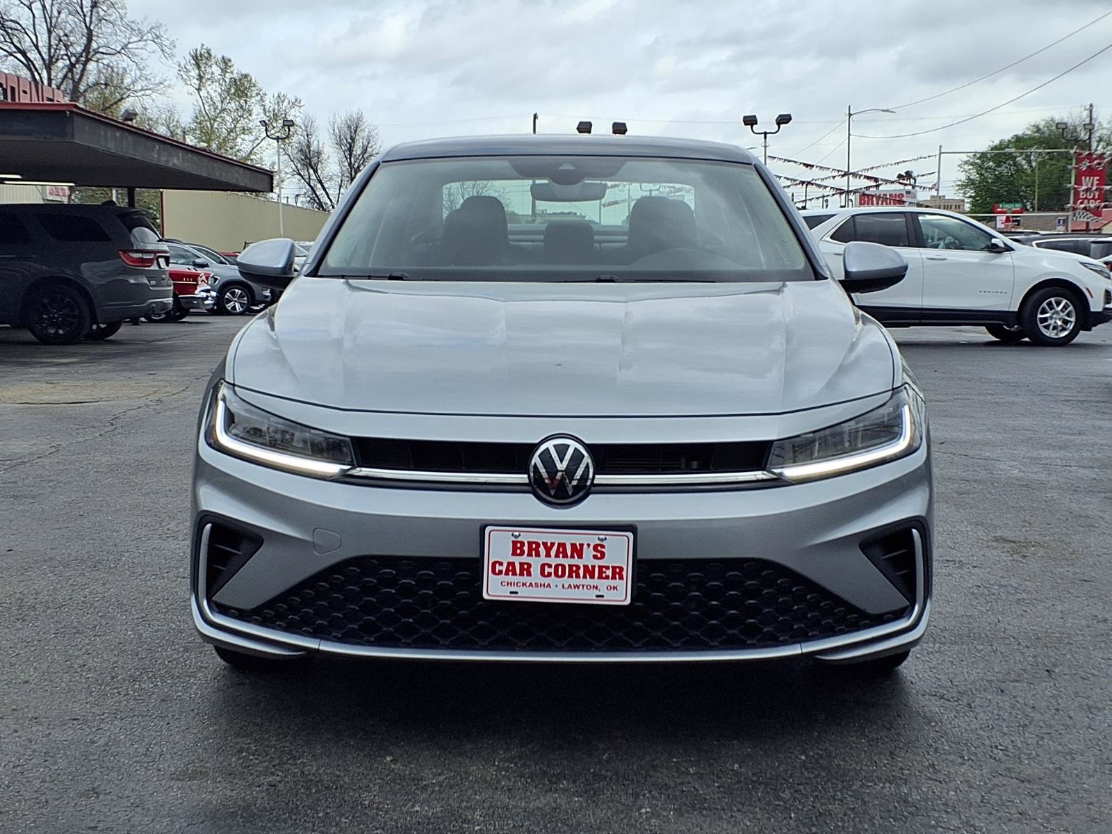 Used 2025 Volkswagen Jetta SE image 24
