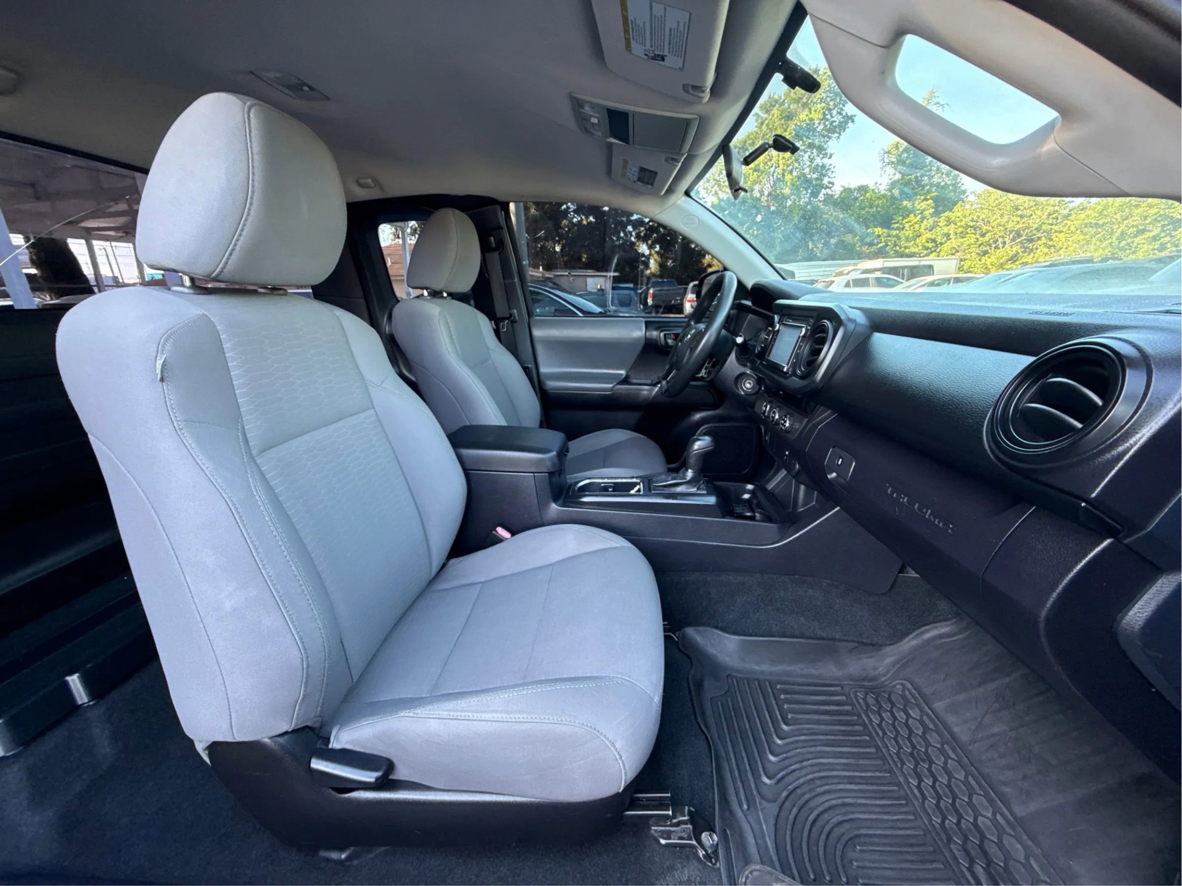 Used 2017 Toyota Tacoma SR image 23