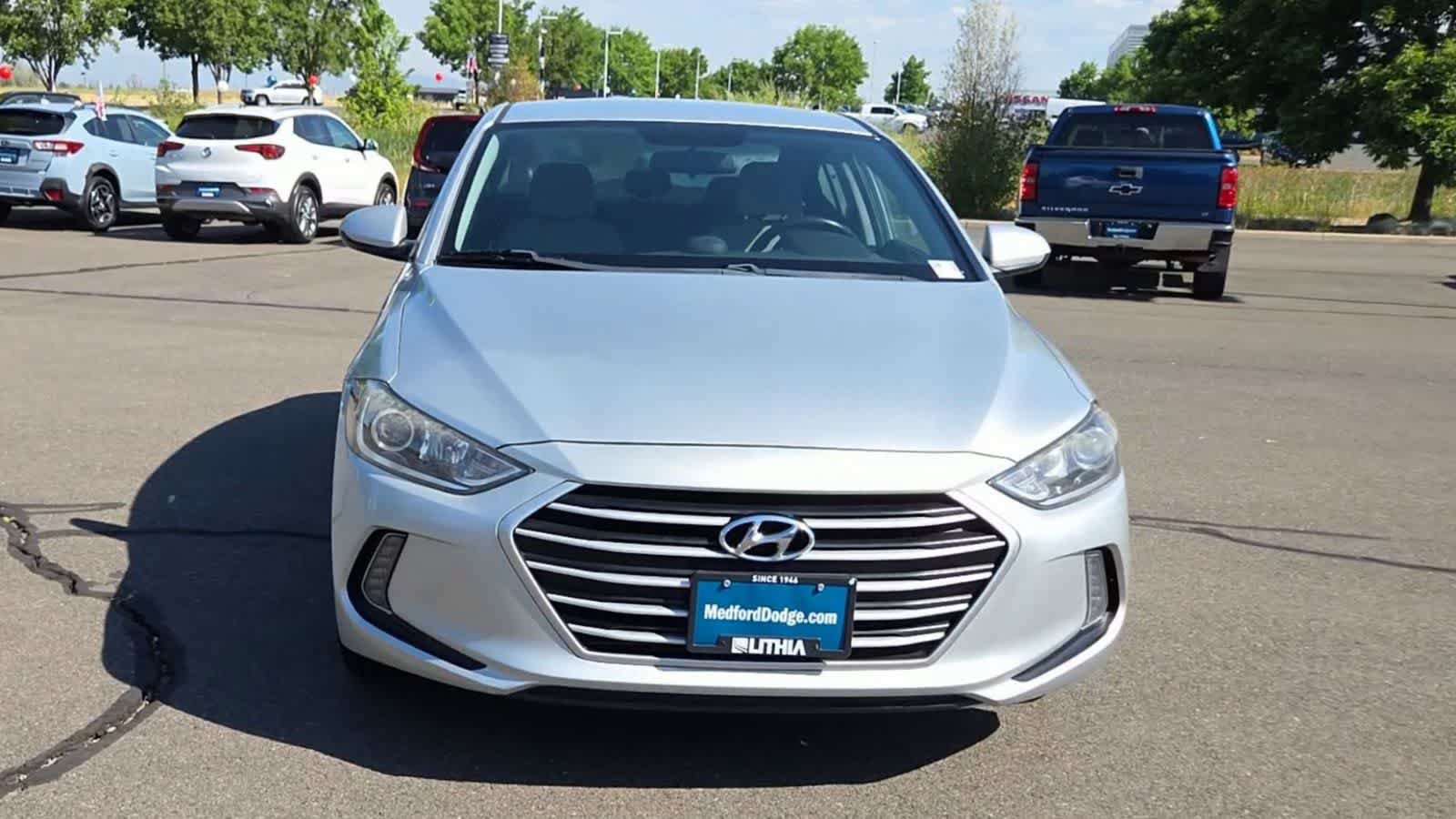 Used 2017 Hyundai Elantra SE w/ SE A/T Tech Package 03 FWD image 3