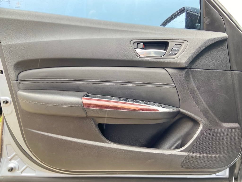 Used 2016 Acura TLX w/ Technology Package FWD image 14