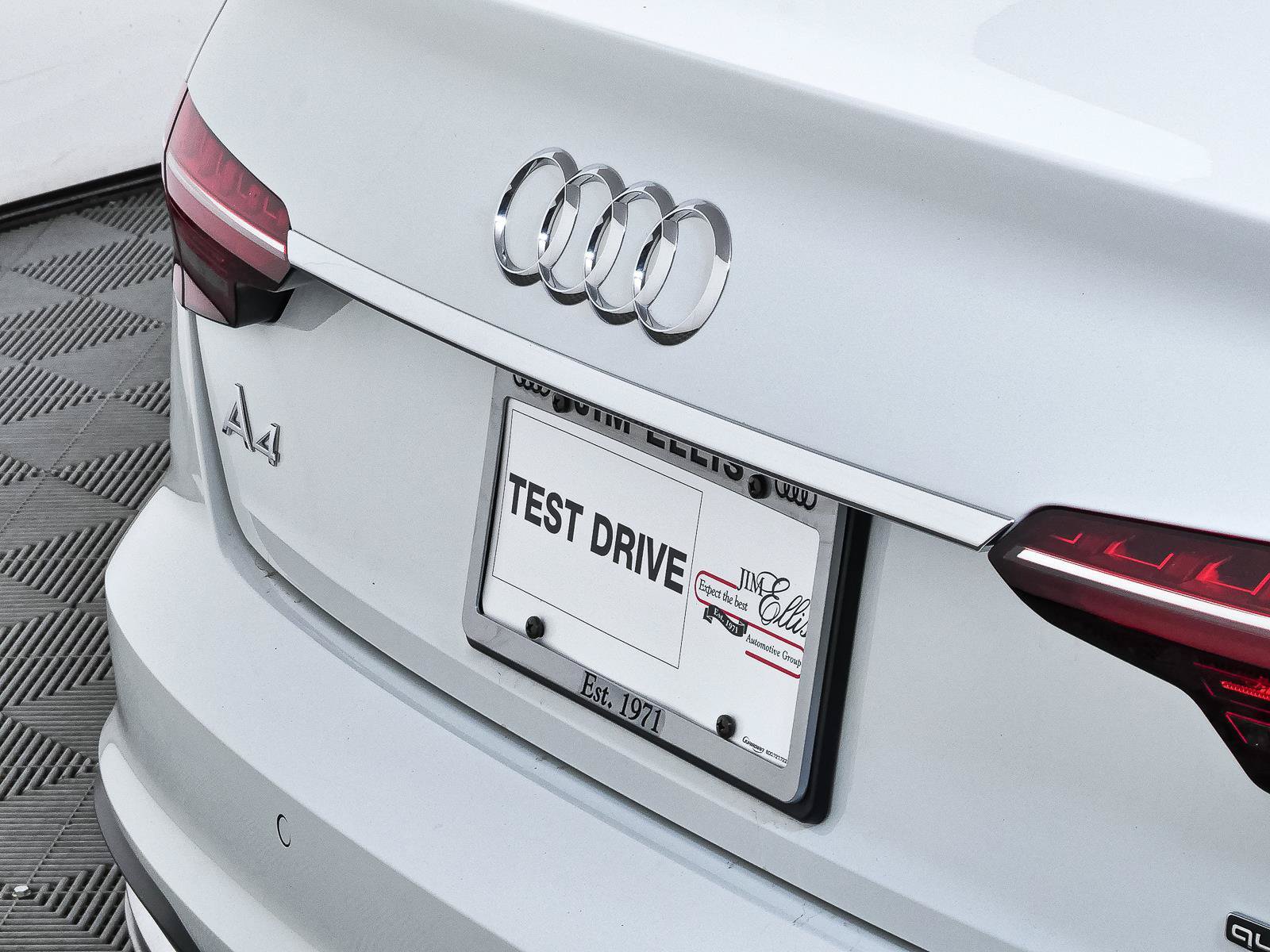 Used 2023 Audi A4 2.0T Premium Plus w/ Premium Plus Package AWD/4WD image 37