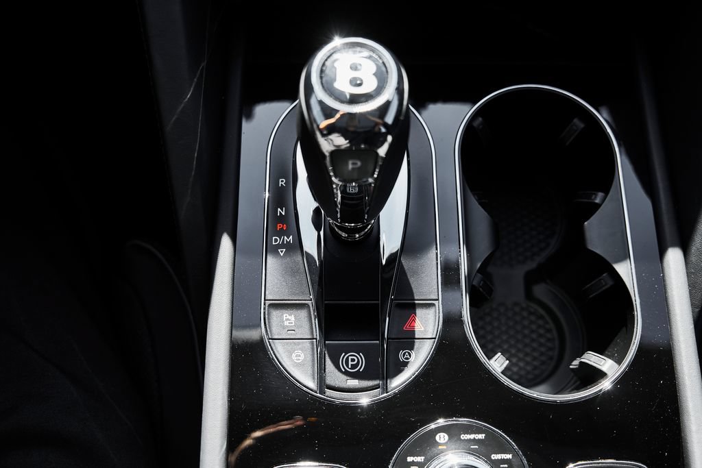 Used 2025 Bentley Bentayga AWD/4WD image 68