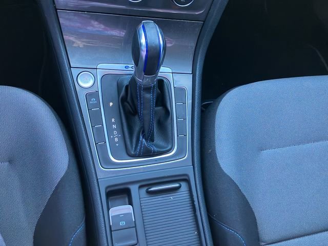 Used 2016 Volkswagen e-Golf SE w/ DC Fast Charging Package image 19